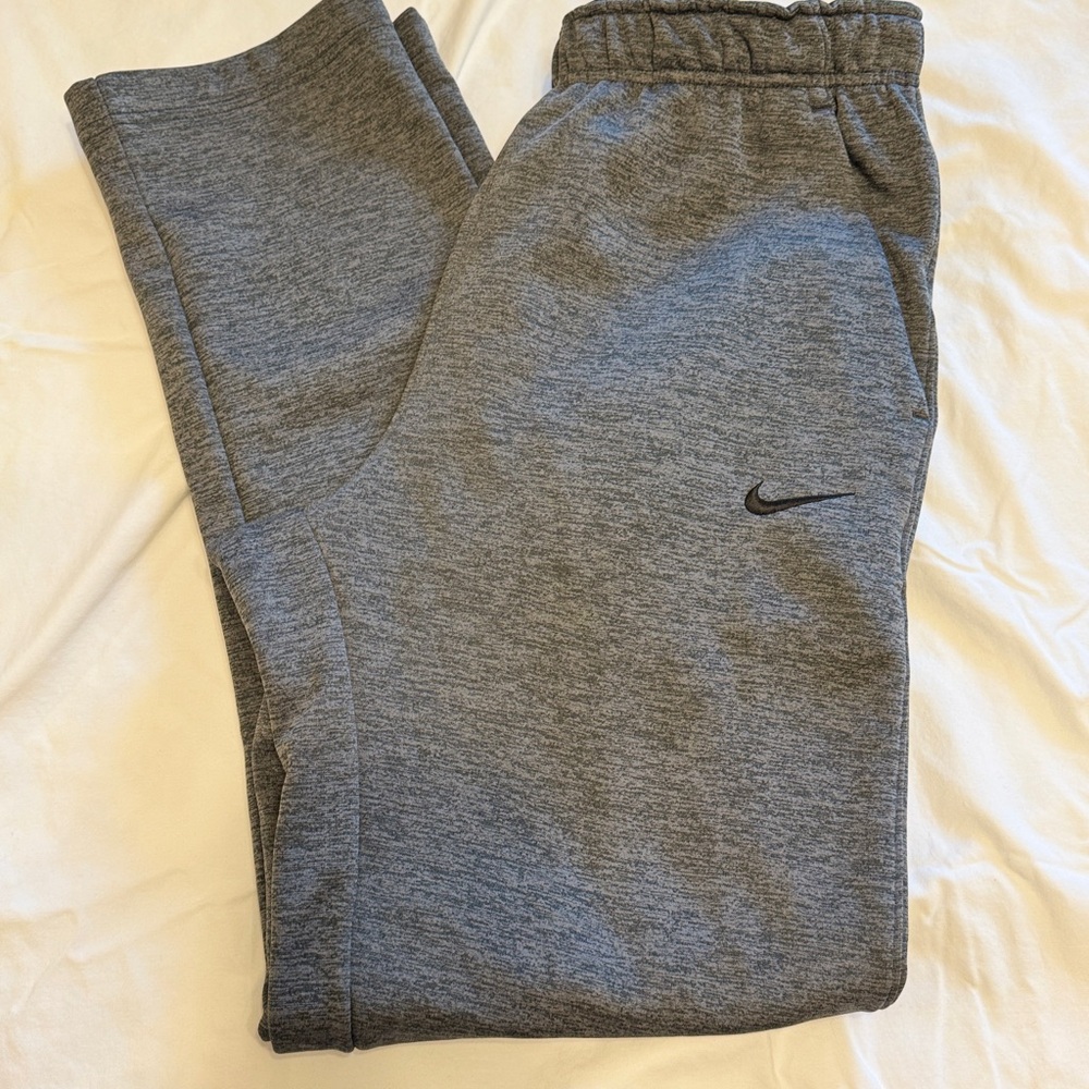 Nike Men’s Charcoal Gray Sweatpant